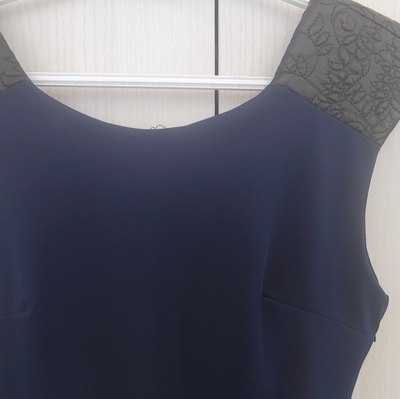 Robe - Picture 3 of 3